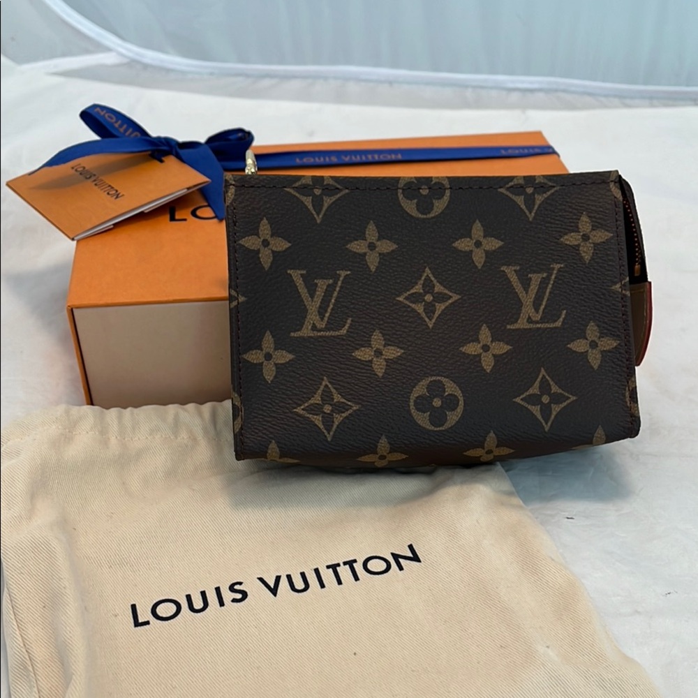 Louis Vuitton Monogram Toiletry 15